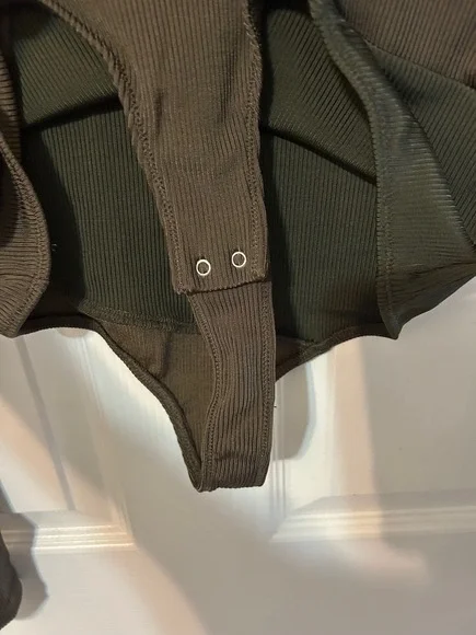 NWT Goldsign Pieced Mock Neck Bodysuit - Picture 7 of 9